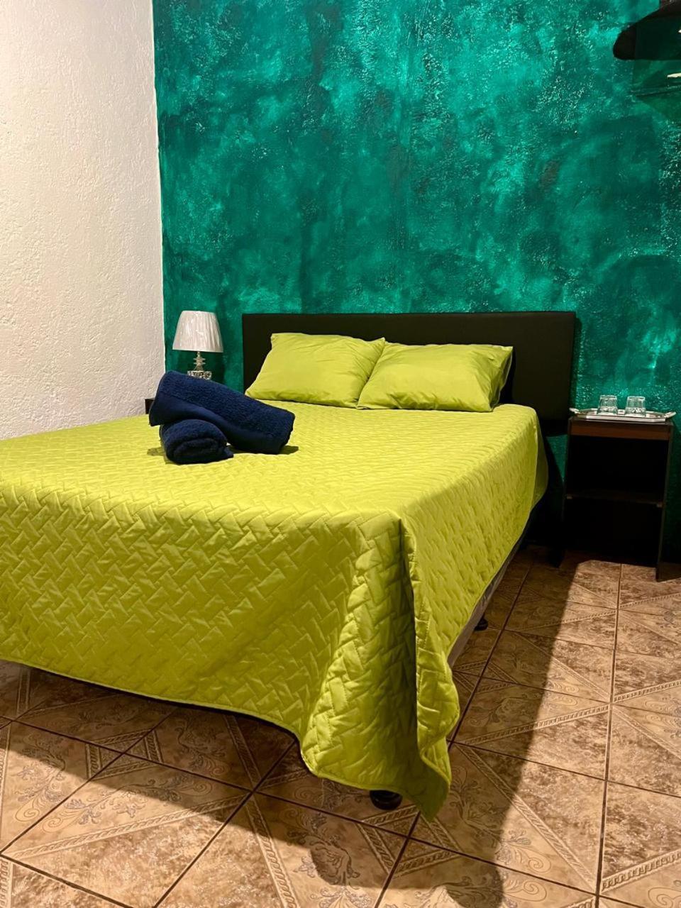 Wonderland Hostel Antigua ภายนอก รูปภาพ
