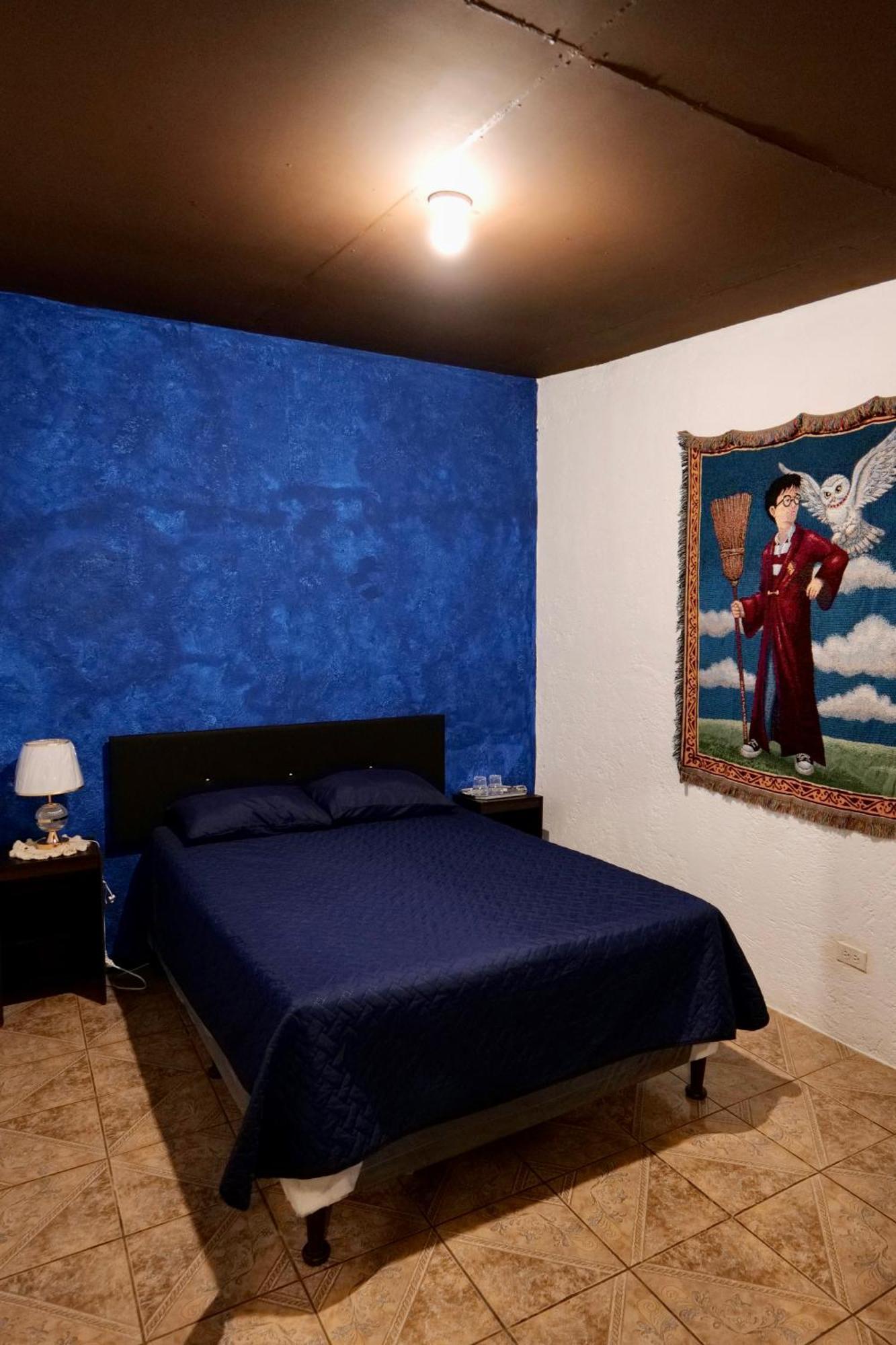 Wonderland Hostel Antigua ภายนอก รูปภาพ