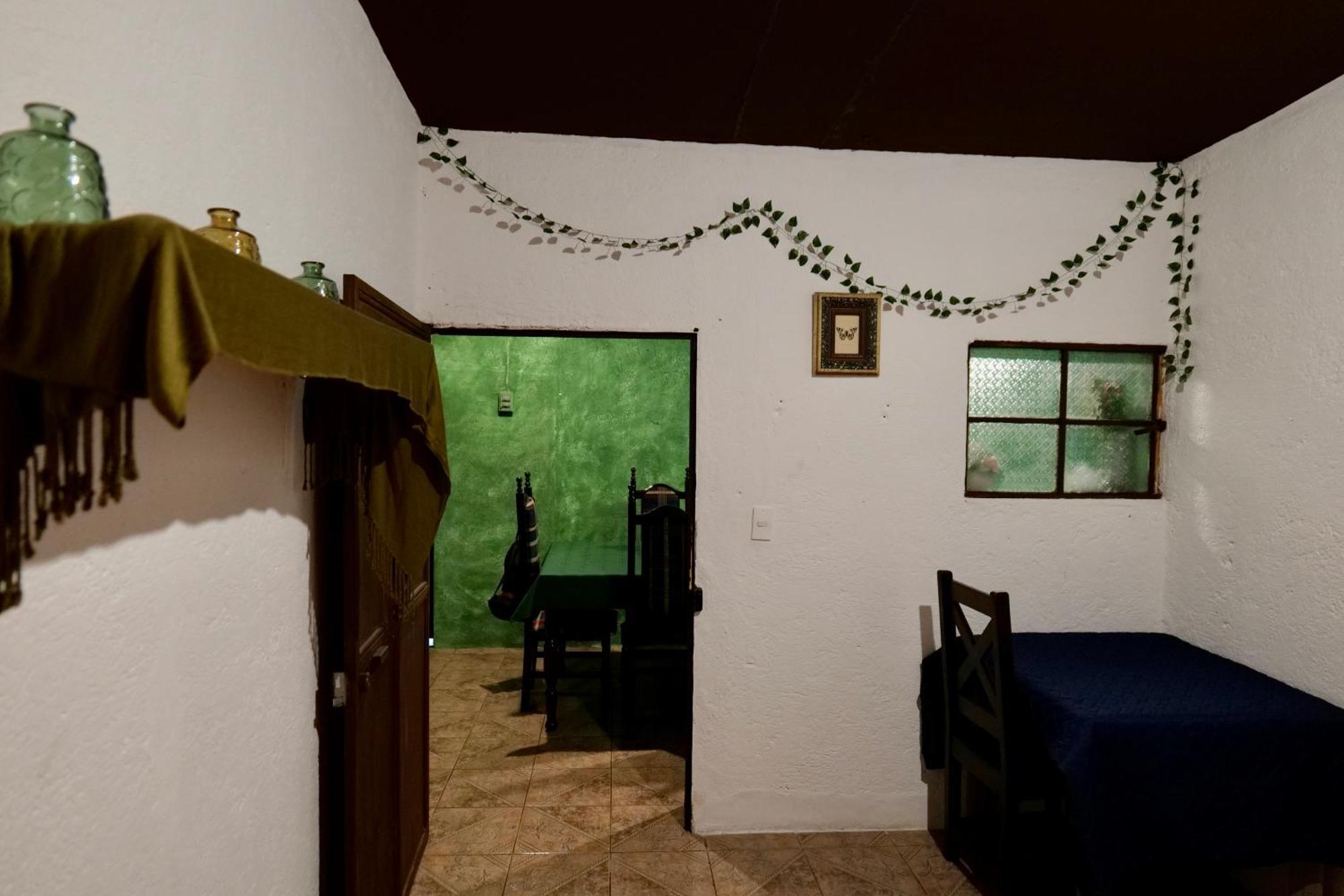 Wonderland Hostel Antigua ภายนอก รูปภาพ